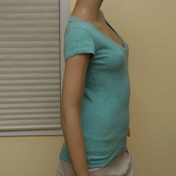 GAP V-Neck Top - Picture 2 of 3